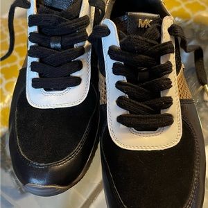 Michael Kors size 7 1/2 sneaker shoe